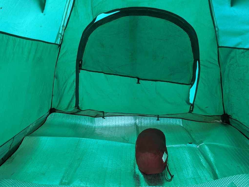 帳篷內部