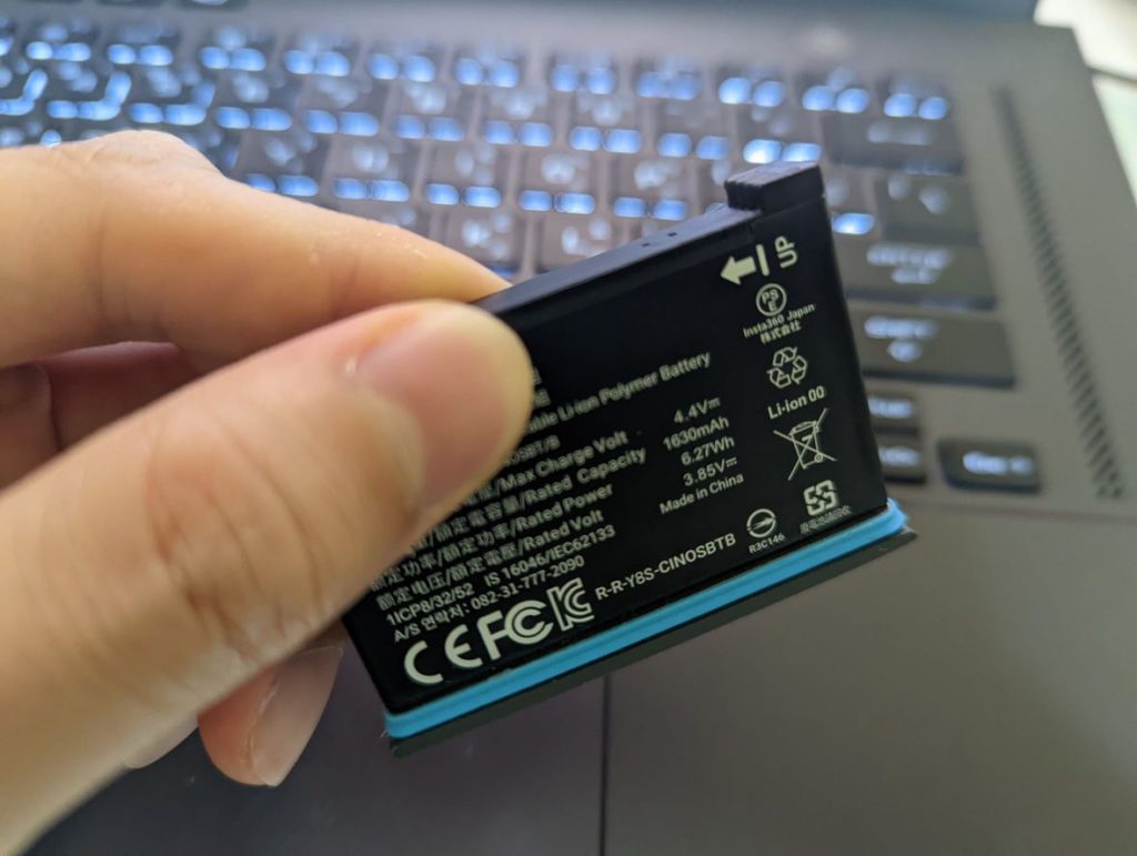 Insta360 ONE X2電池藍色的部分就是防水膠條