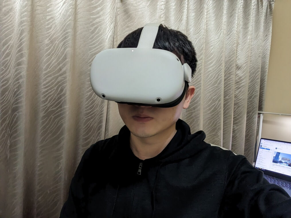 建議使用VR眼鏡如Oculus Quest 2來體驗影片