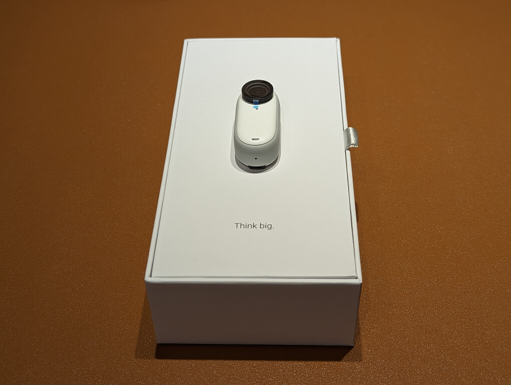 Insta360 GO 3盒裝內的相機本體