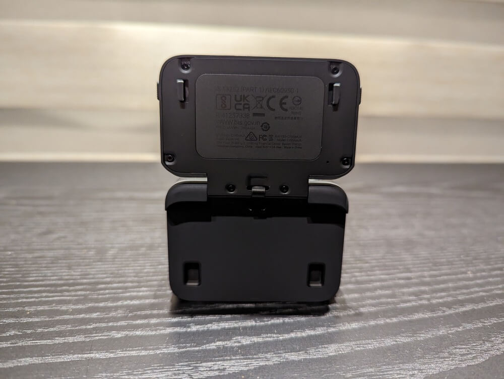 Insta360 Ace Pro自拍時機身背後全黑設計