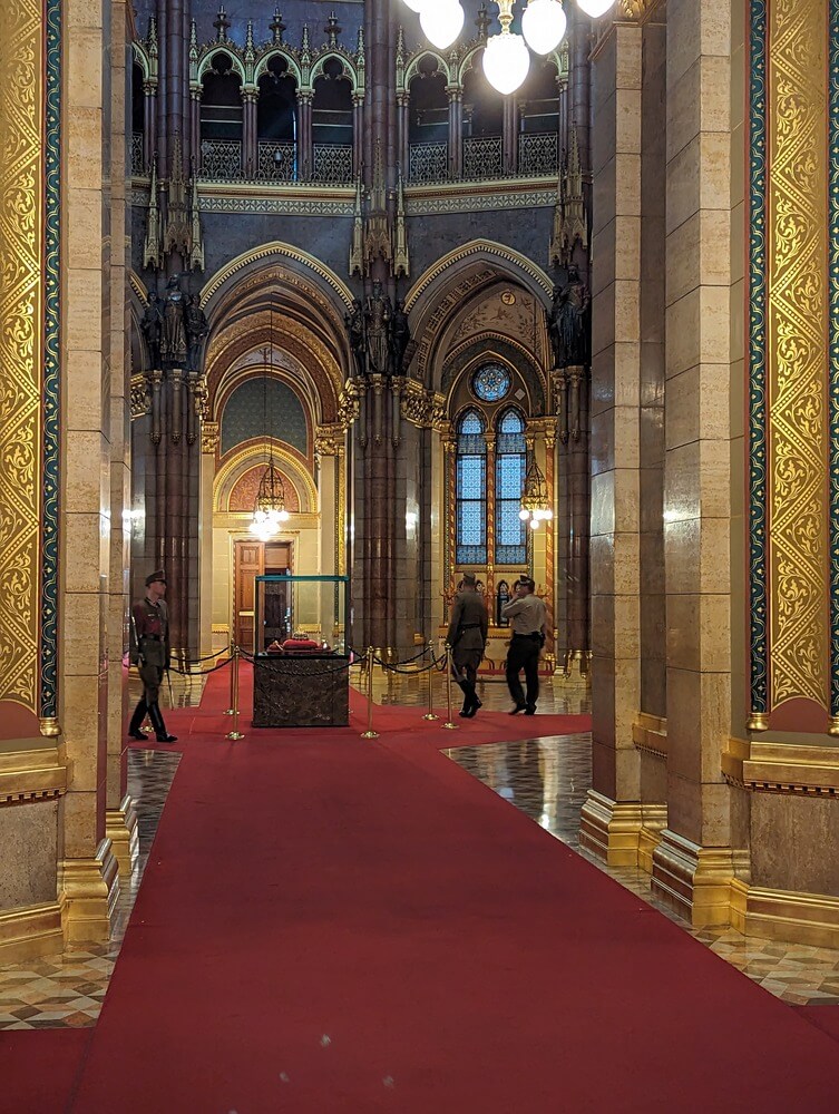 匈牙利國會大廈內的皇冠